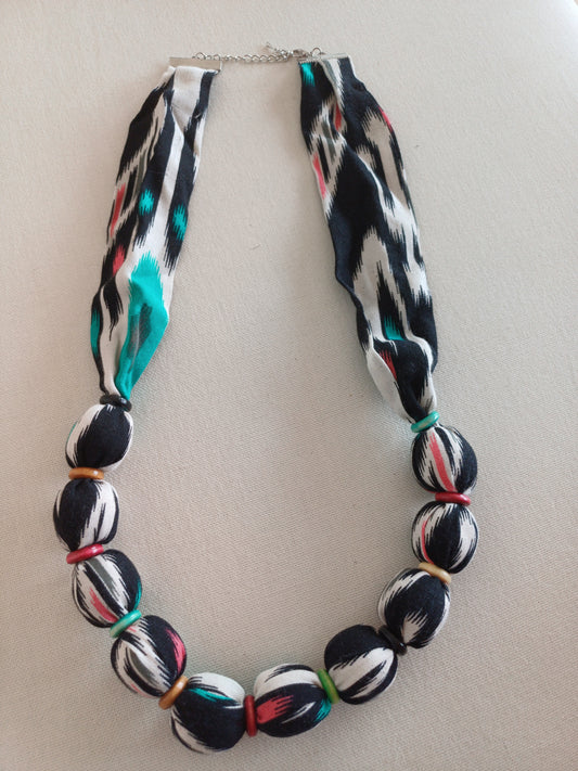 Collier en tissu
