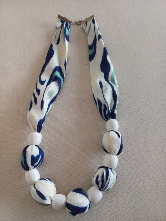 Collier en tissu