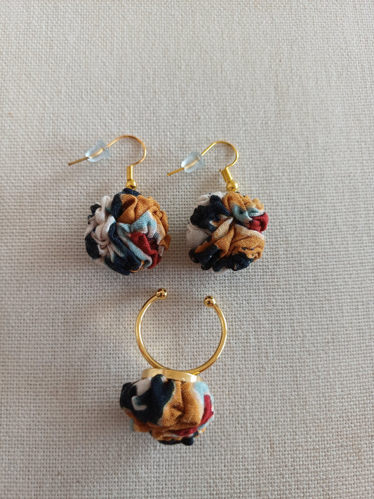 Boucles pendantes et bague