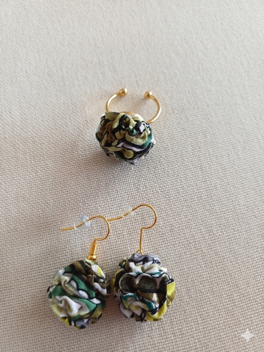 Boucles pendantes et bague