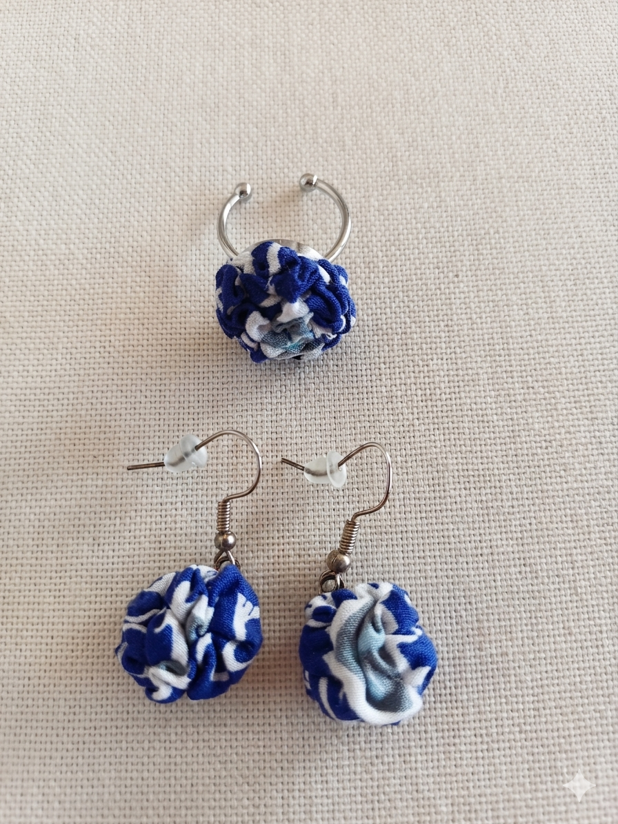 Boucles pendantes et bague