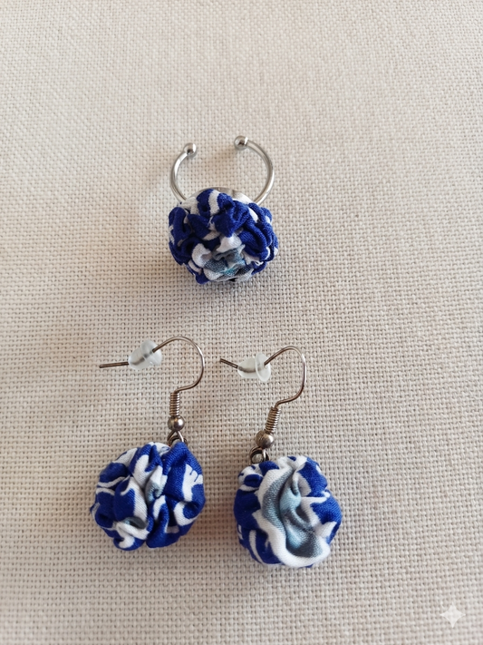 Boucles pendantes et bague