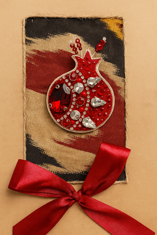 Broche Grenade en perles de rocaille